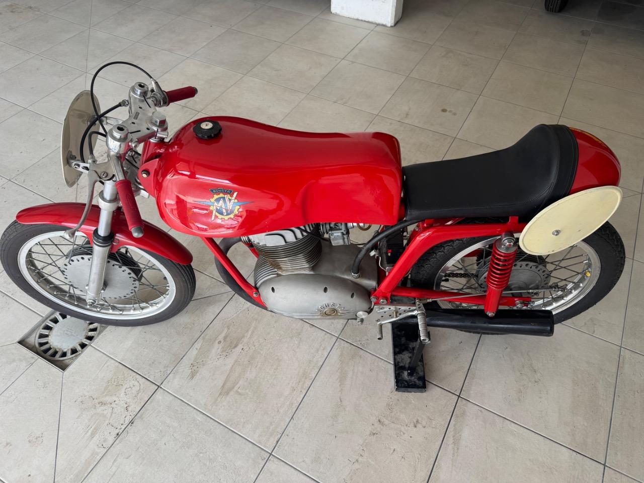 MV AGUSTA 175 compétition - 1966 LesAnciennes.com