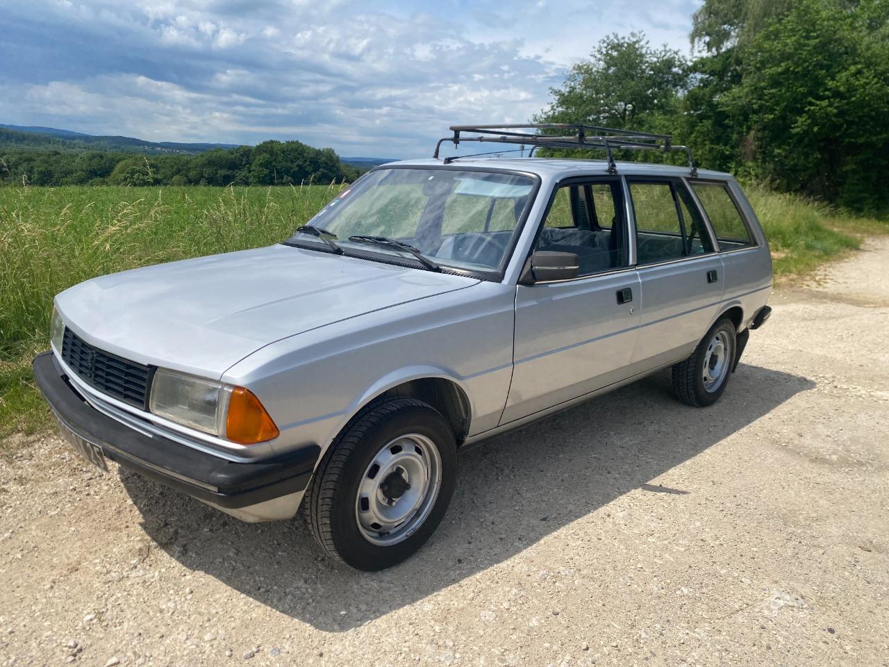 PEUGEOT 305 BREAK - 1987 LesAnciennes.com
