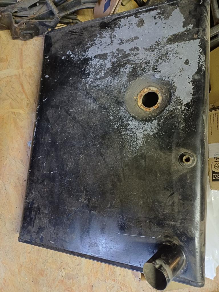 Réservoir AUSTIN HEALEY 100 BN1 LesAnciennes.com