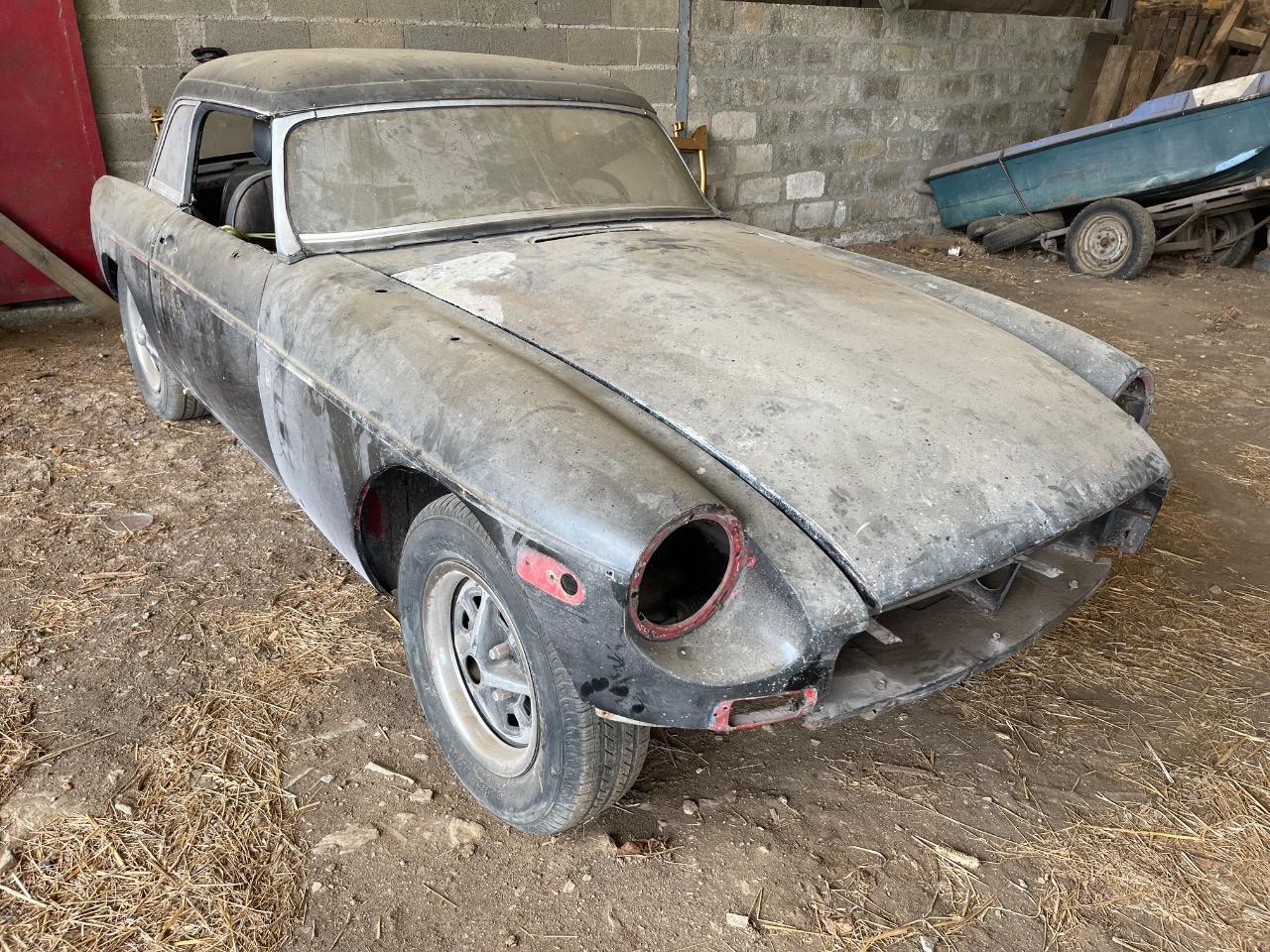 MG MGB - 1975 LesAnciennes.com