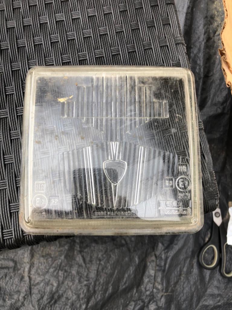 Vitre de phare intérieur PEUGEOT 604 LesAnciennes.com