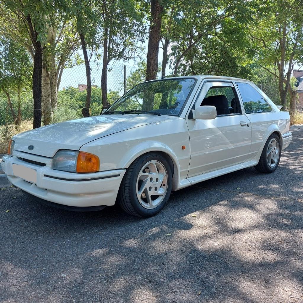 FORD Escort RS TURBO - 1989 LesAnciennes.com
