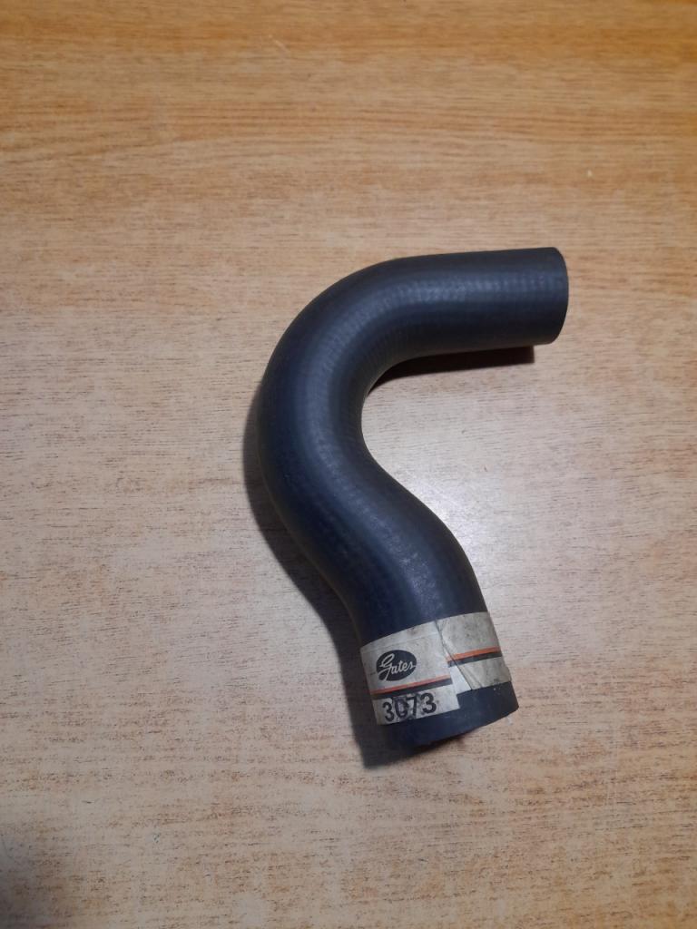 Durite de refroidissement volvo 140-P121-P1800 LesAnciennes.com