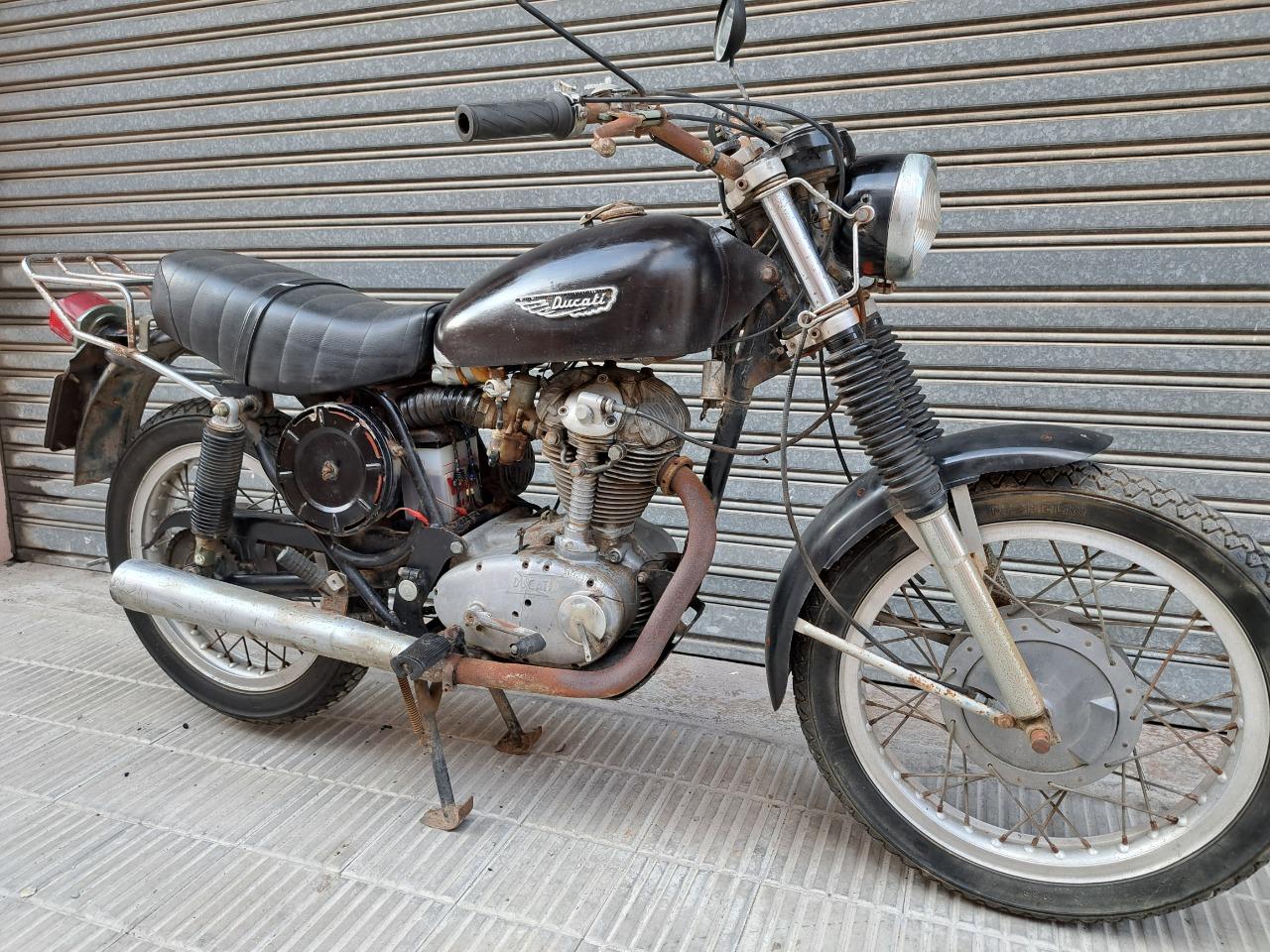 DUCATI Scrambler 350 - 1974 LesAnciennes.com