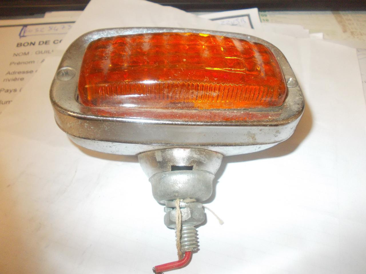 Pièces TOUTES MARQUES Tous modèles Feu de recule LesAnciennes.com