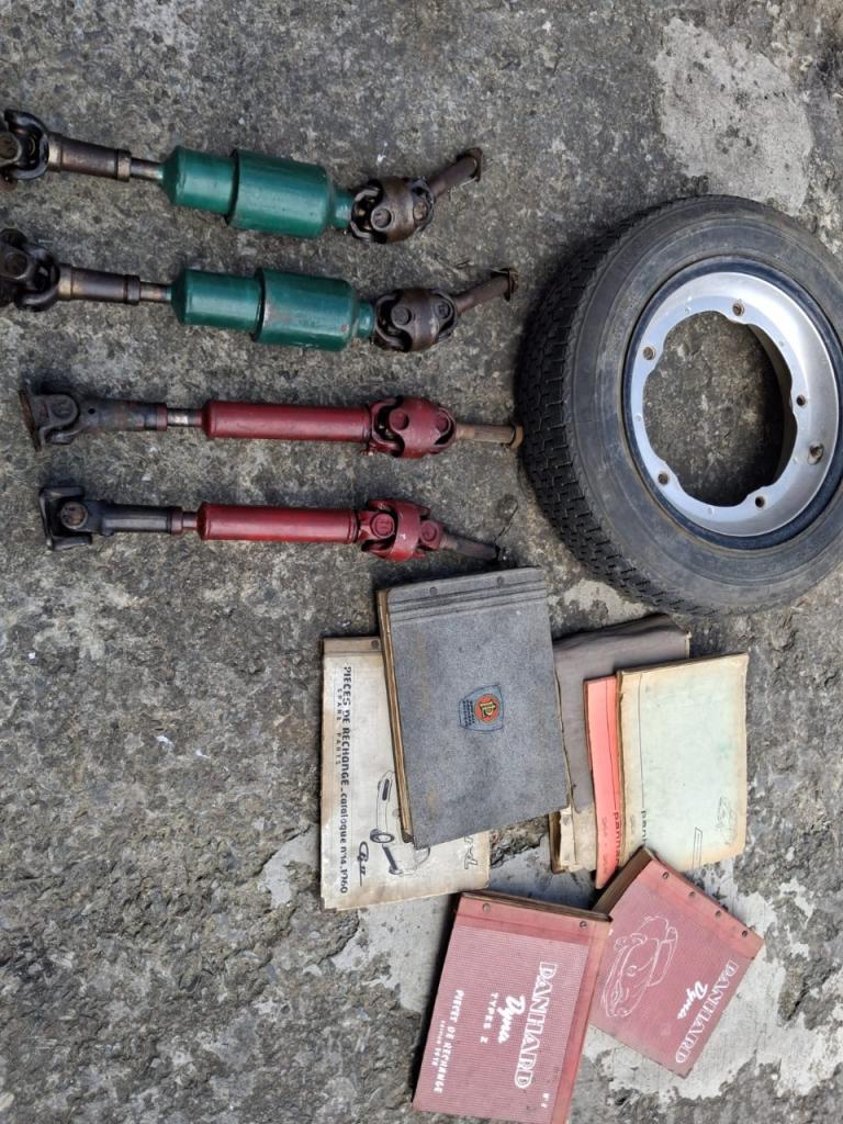 Lot de pièces PANHARD 24B 24BT PL17 LesAnciennes.com