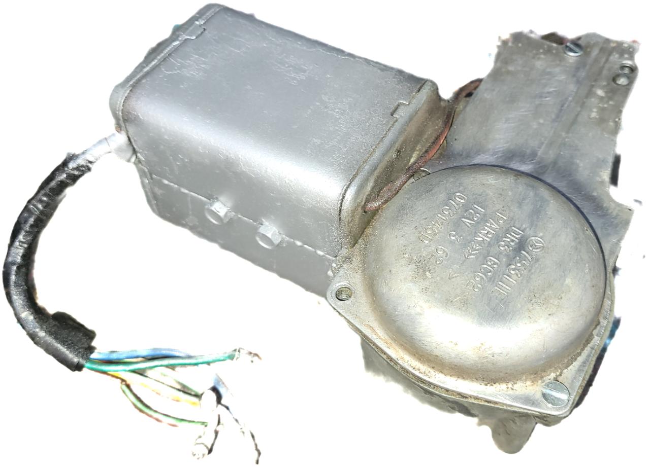 MOTEUR D ESSUIS GLACE TRIUMPH TR4A AIRS LesAnciennes.com