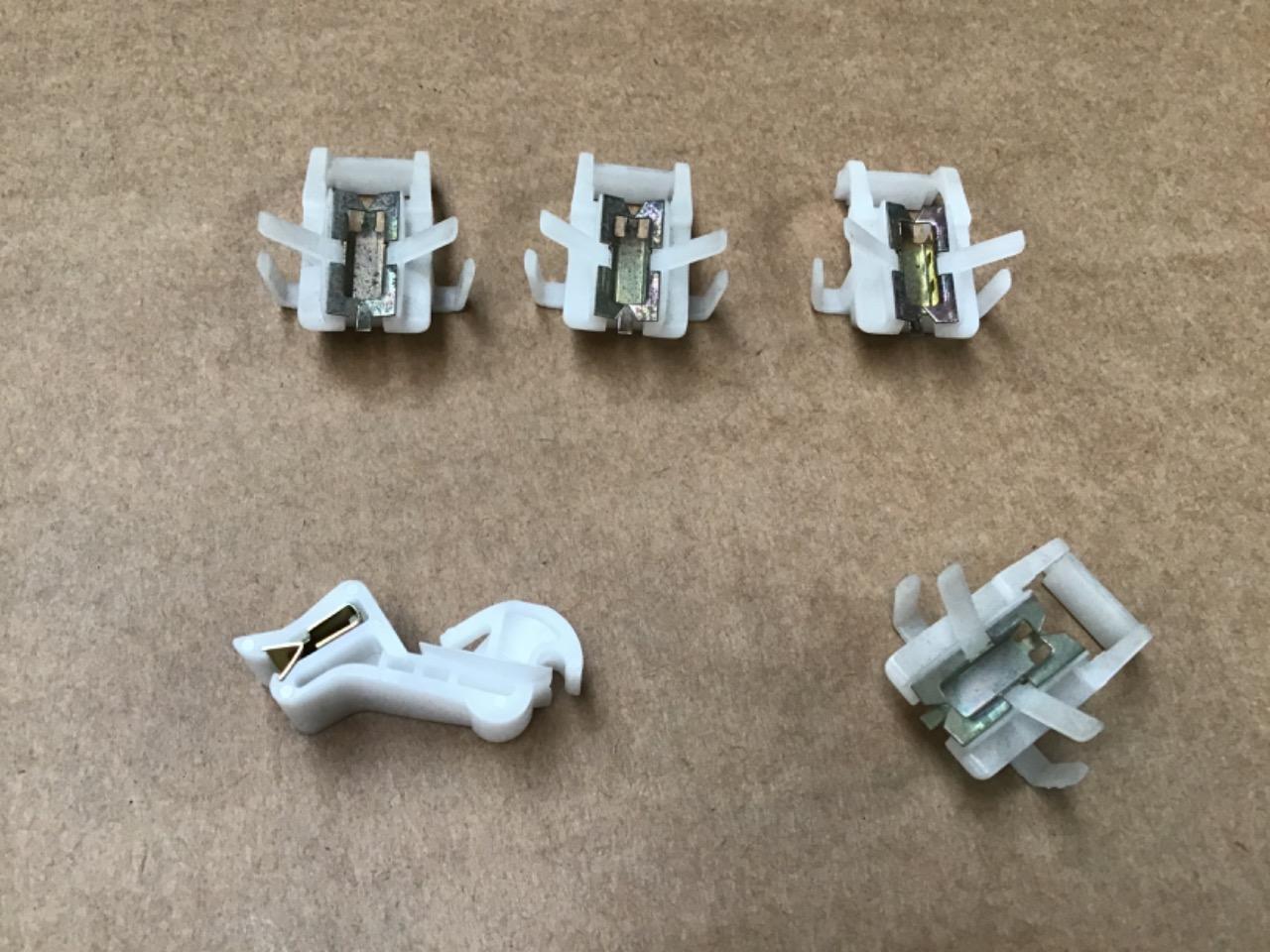 CLIPS AGRAFES FIXATIONS DIVERS LesAnciennes.com