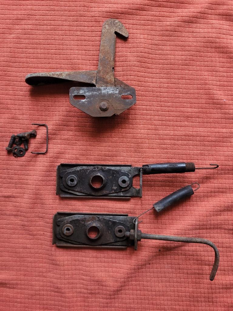 Fermeture de capot CITROEN DS ID/DS LesAnciennes.com