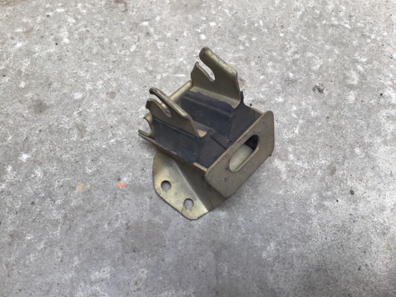 SUPPORT MOTEUR NEUF RENAULT 18 (R18) FUEGO LesAnciennes.com