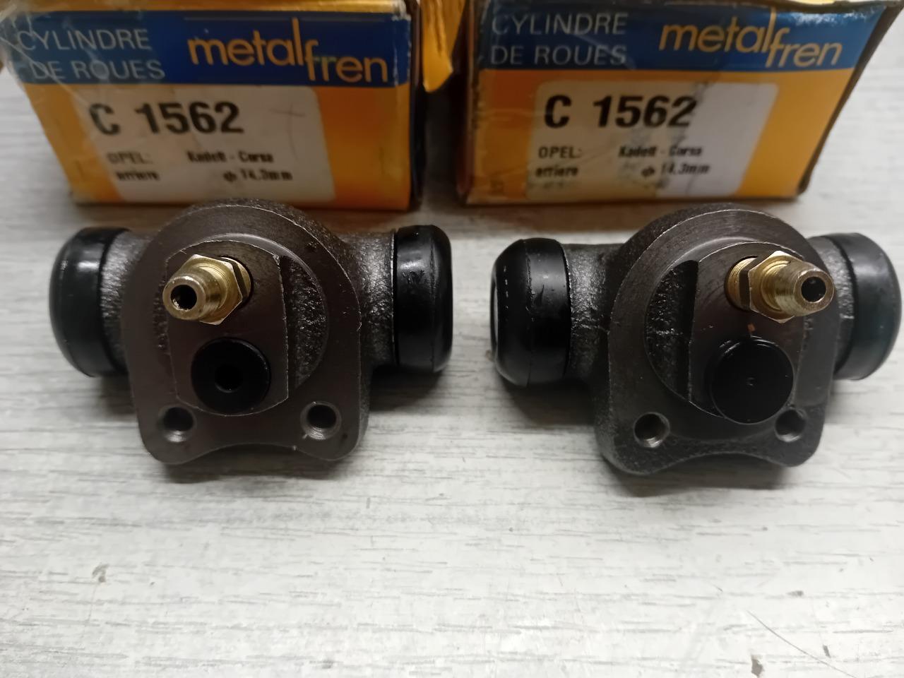 C1562 CYLINDRES DE ROUES ARRIERE OPEL KADETT D LesAnciennes.com