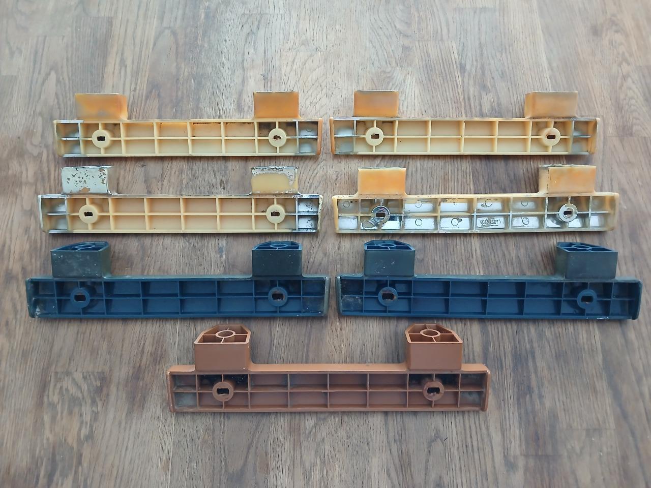 Support d'accoudoir avant arrière SIMCA 1100 LesAnciennes.com