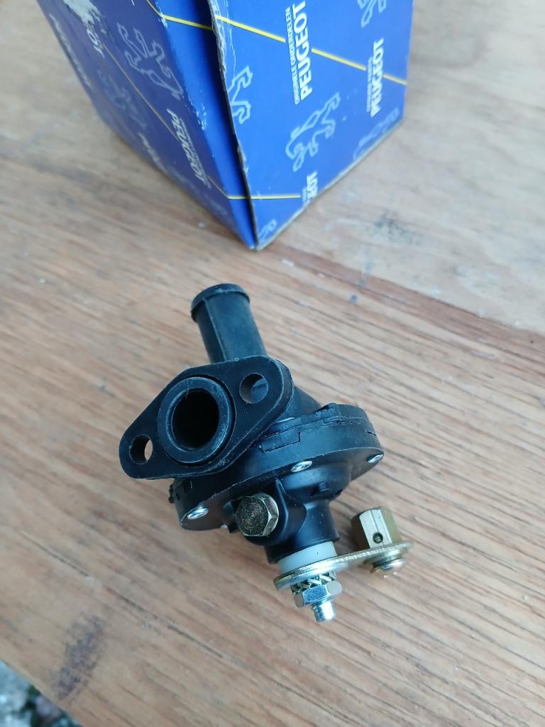 Robinet de chauffage PEUGEOT J7 LesAnciennes.com