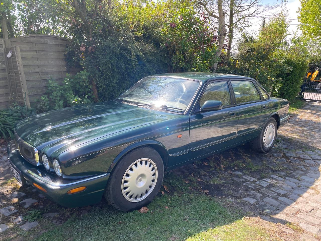 JAGUAR XJ8 - 1998 LesAnciennes.com