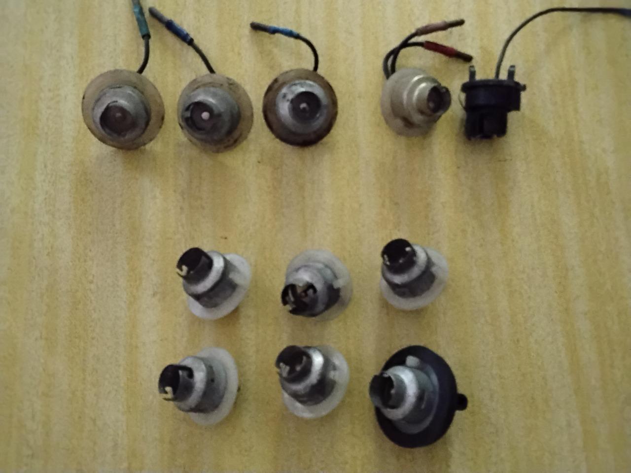 LOT de Douilles auto LesAnciennes.com