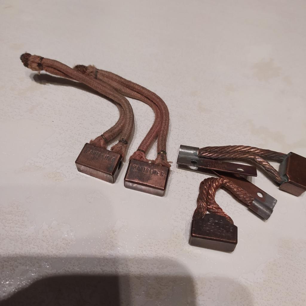 Charbons NOS auto lite pour jeep ford LesAnciennes.com
