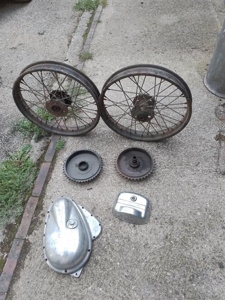 Lot de pièces TERROT 500 RD LesAnciennes.com