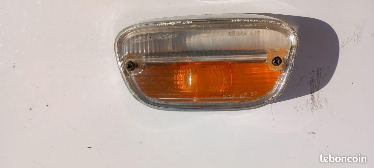 Clignotant avant PEUGEOT 404 LesAnciennes.com