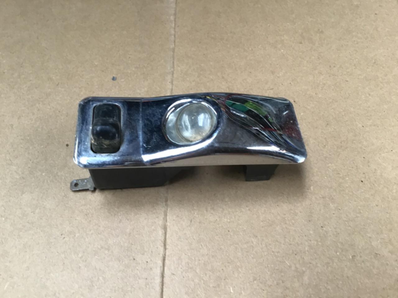 PLAFONNIER RENAULT FUEGO. R20 LesAnciennes.com