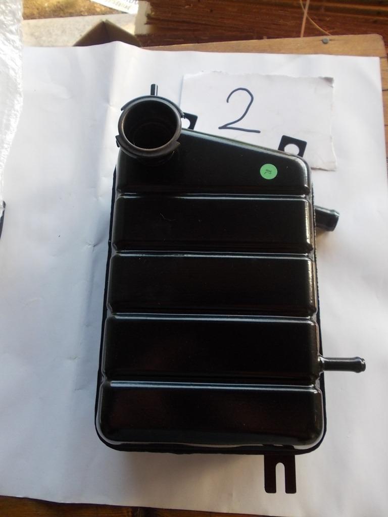 Rèservoir d' eau Ferrari 208 GT4 et 308 GT4 LesAnciennes.com