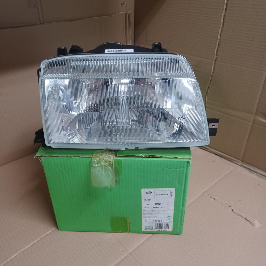 Phare avant droit Renault R19 LesAnciennes.com