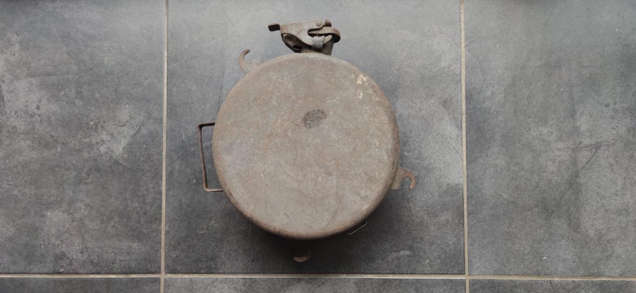 Jerrican nourrice RENAULT 4CV LesAnciennes.com