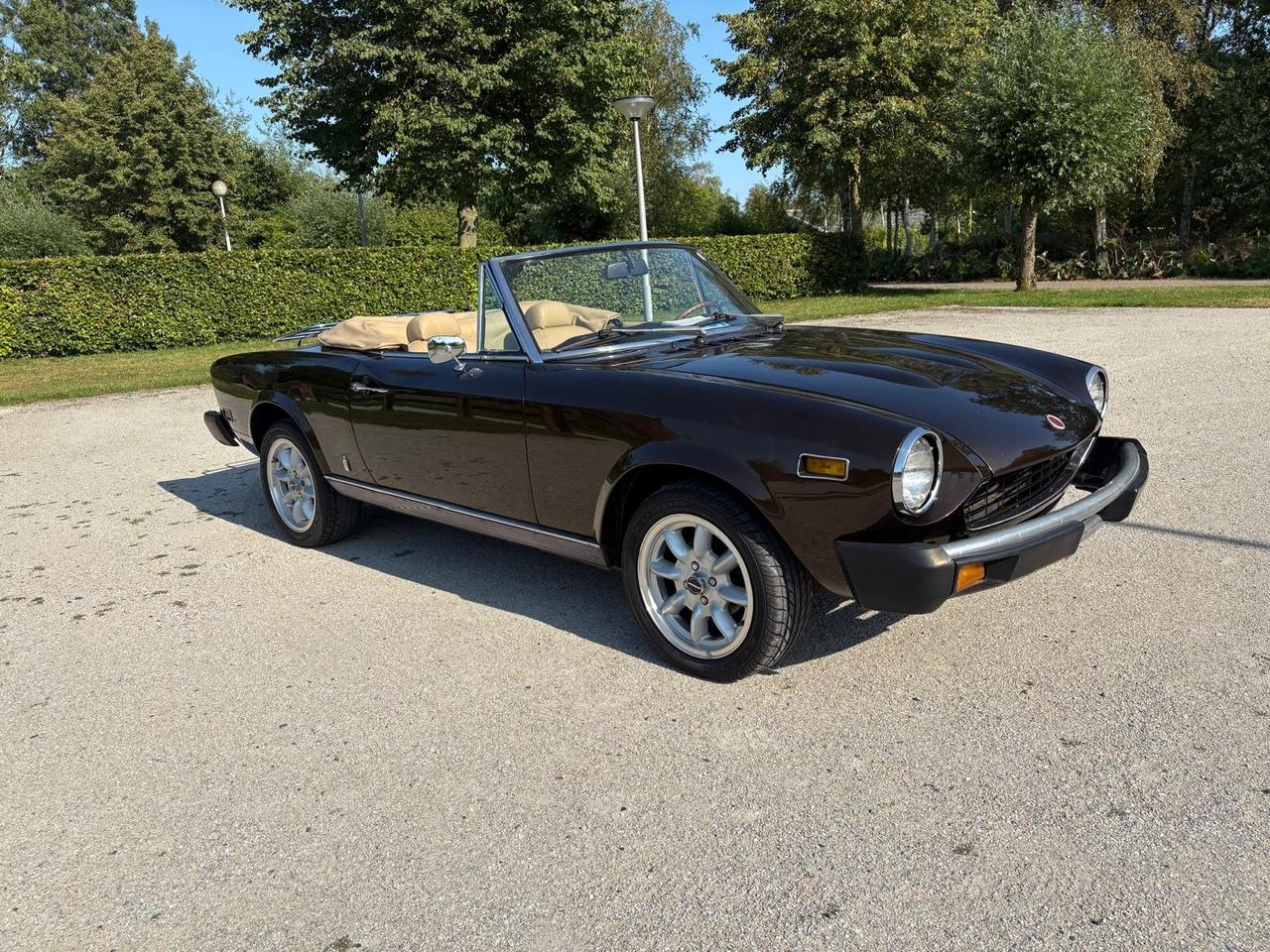 1978 Fiat Sport Spider 1800 Pininfarina LesAnciennes.com