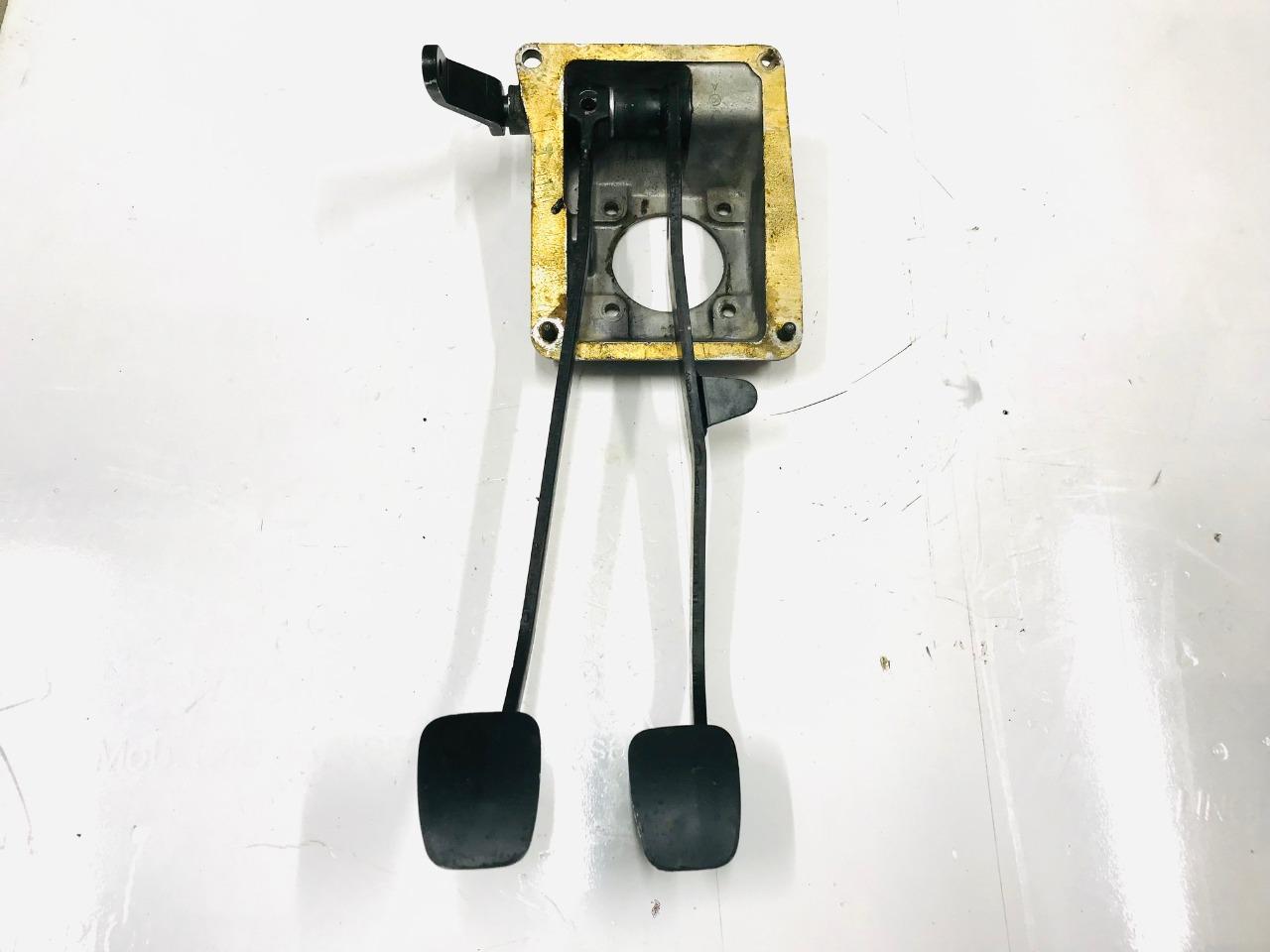 Pedalier Alfa Romeo Giulia GT Spider LesAnciennes.com