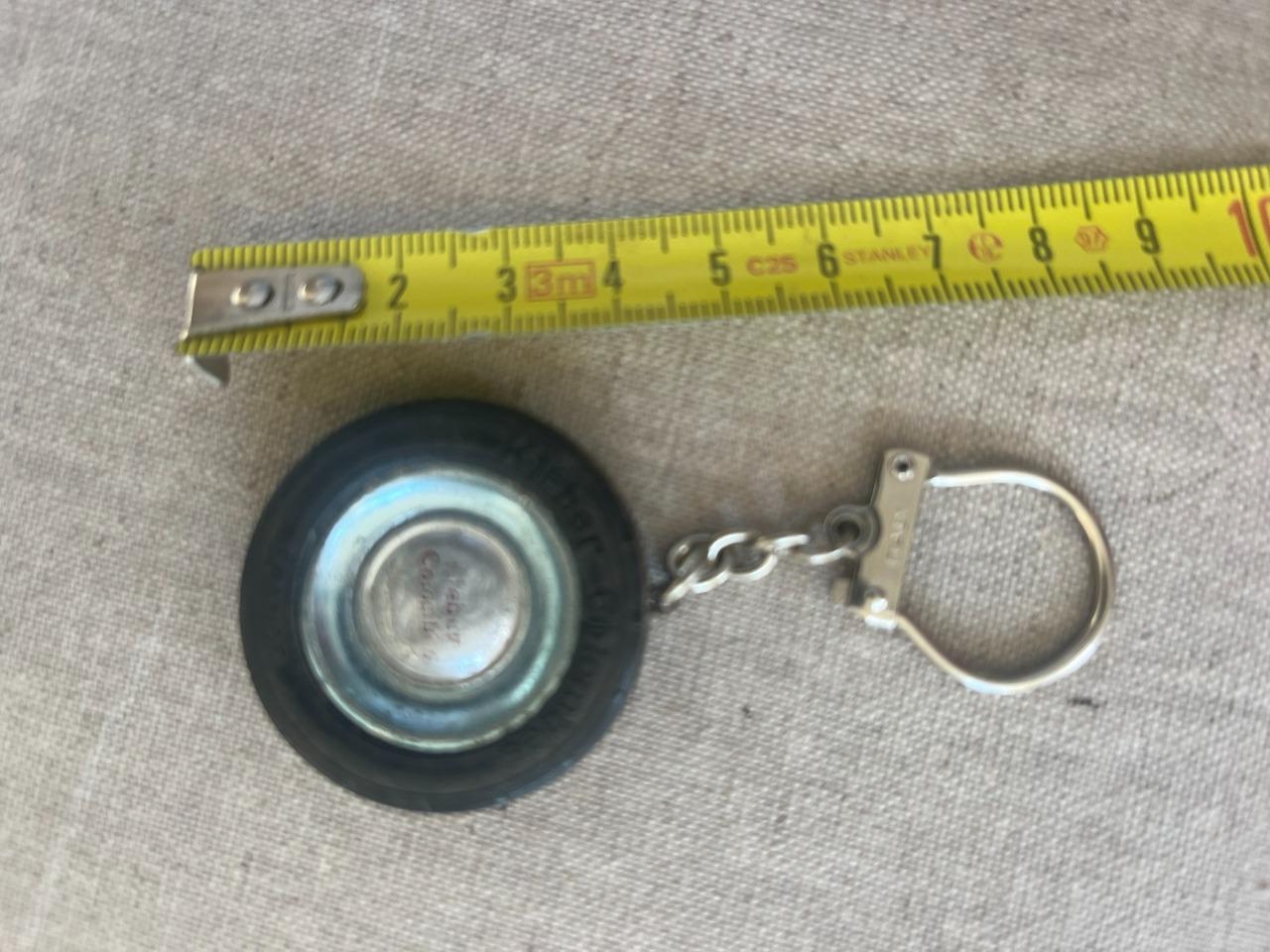 Porte clef KLEBER Colombes Vintage années 60 LesAnciennes.com