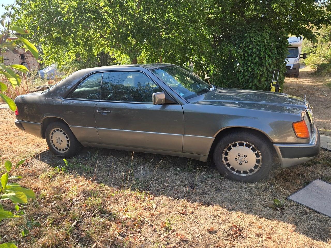 1991 Mercedes-Benz 300 CE C124 LesAnciennes.com
