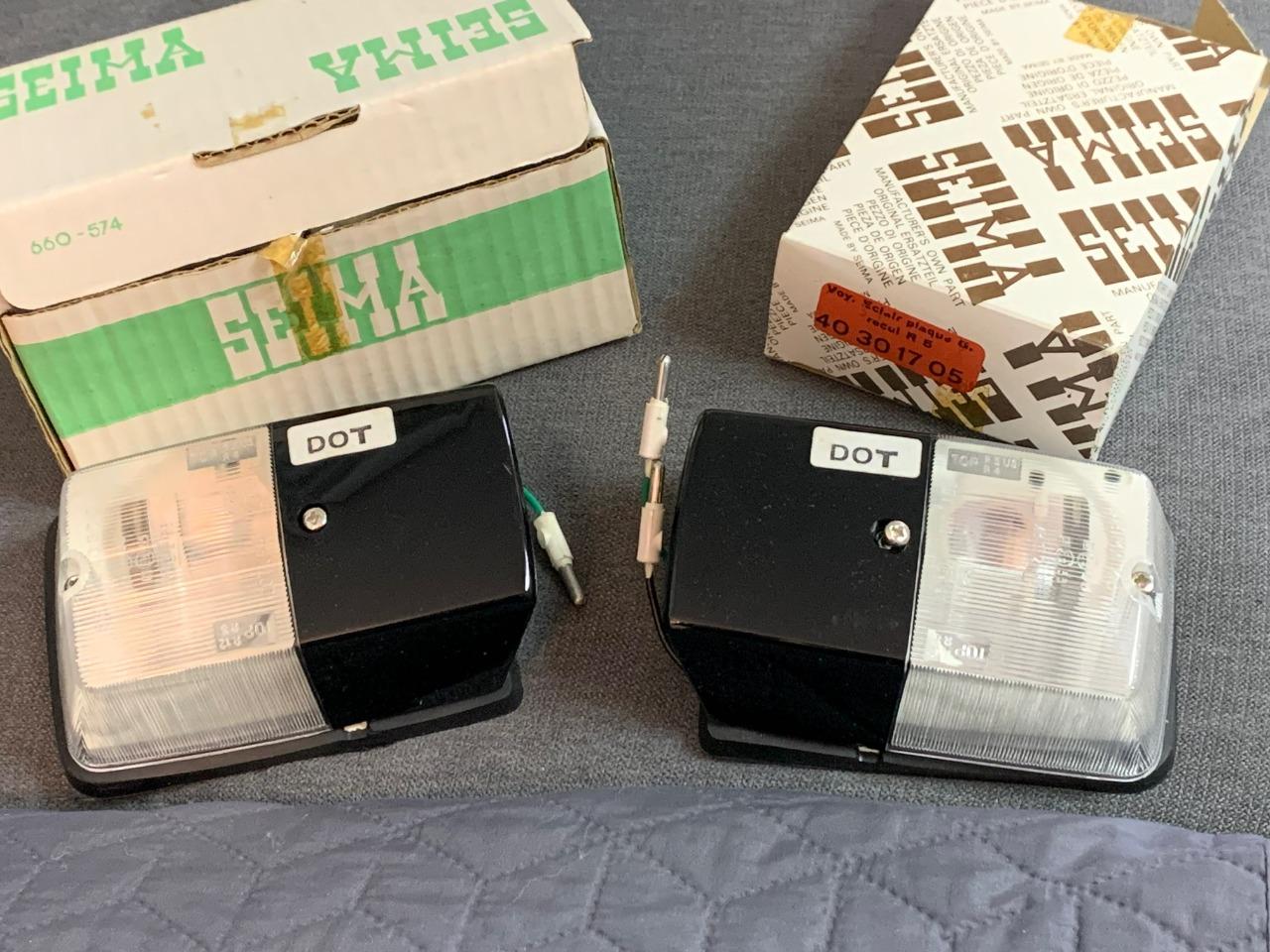 Feux de recul et de plaques pour R5 LesAnciennes.com