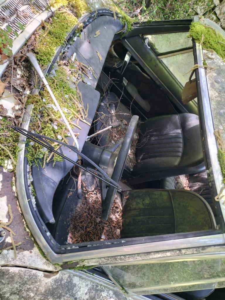 Lot de pièces PEUGEOT 404 coupé année 1966 LesAnciennes.com