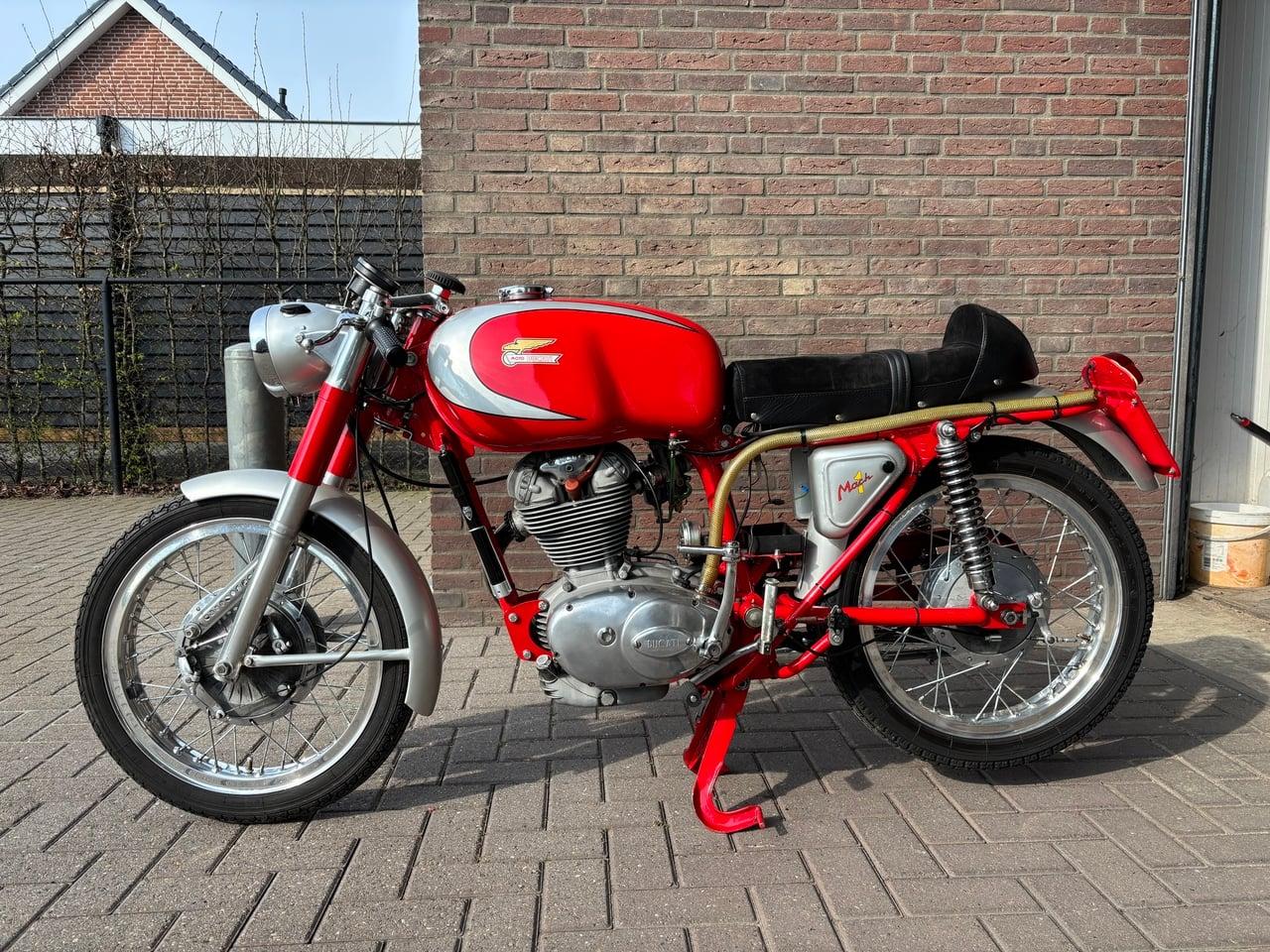 1965 Ducati Mach 1 LesAnciennes.com
