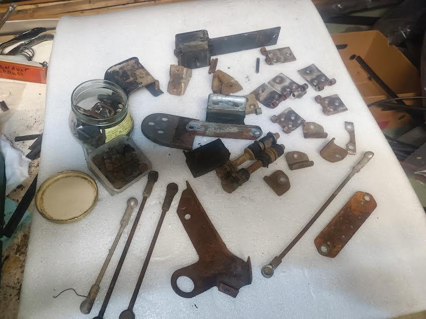 BOULONNERIES / VISSERIES / SUPPORTS / SIMCA 1100 LesAnciennes.com