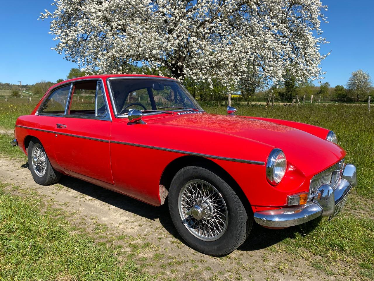 MG MGB GT - 1968 LesAnciennes.com