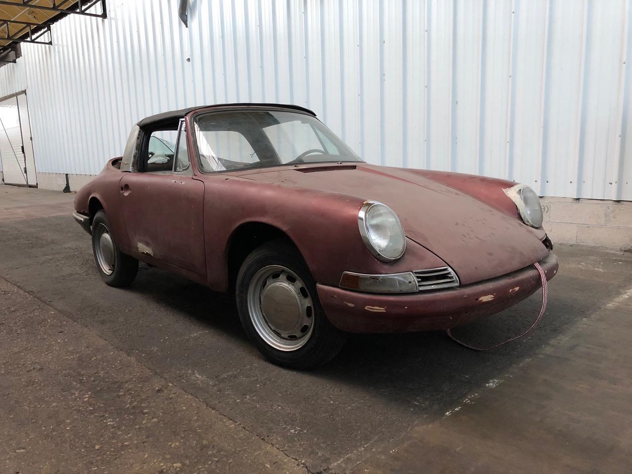 PORSCHE 911 T Targa Soft window - 1968 LesAnciennes.com