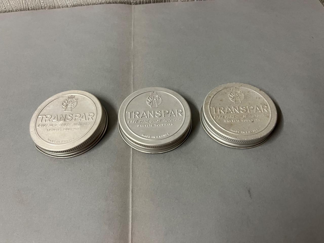 Lot de 3 bouchons bidon lave-glace Renault 4L. LesAnciennes.com