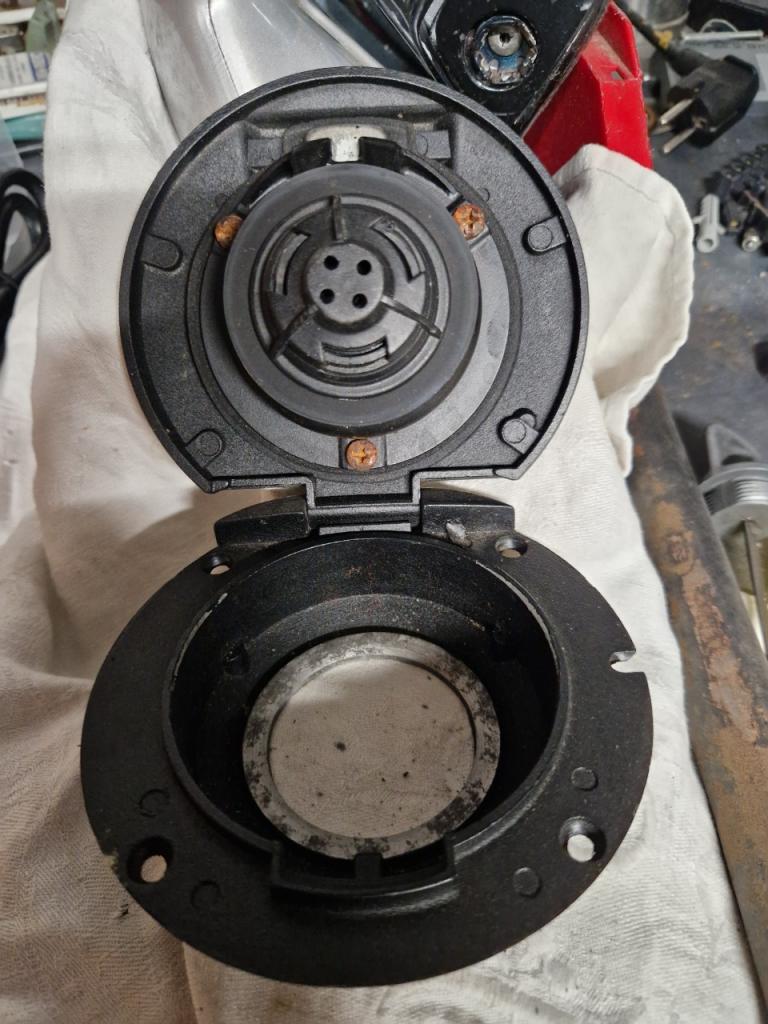 Bouchon essence BMW K100 Serie K100 K75 K1 LesAnciennes.com