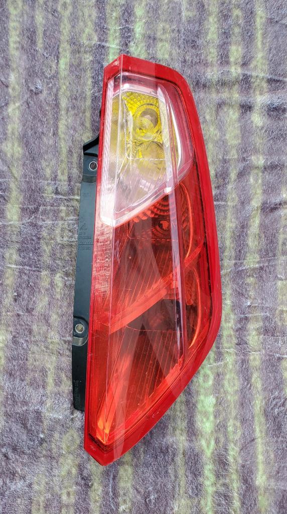 Feu arrière droit pour FIAT grande PUNTO LesAnciennes.com