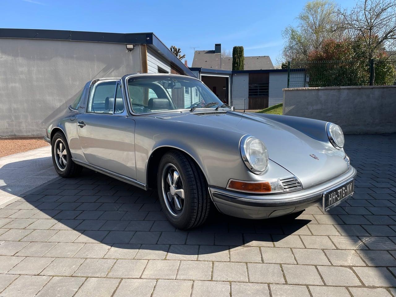 1972 Porsche 911T 2.4 Targa ‘Olklappe’ LesAnciennes.com