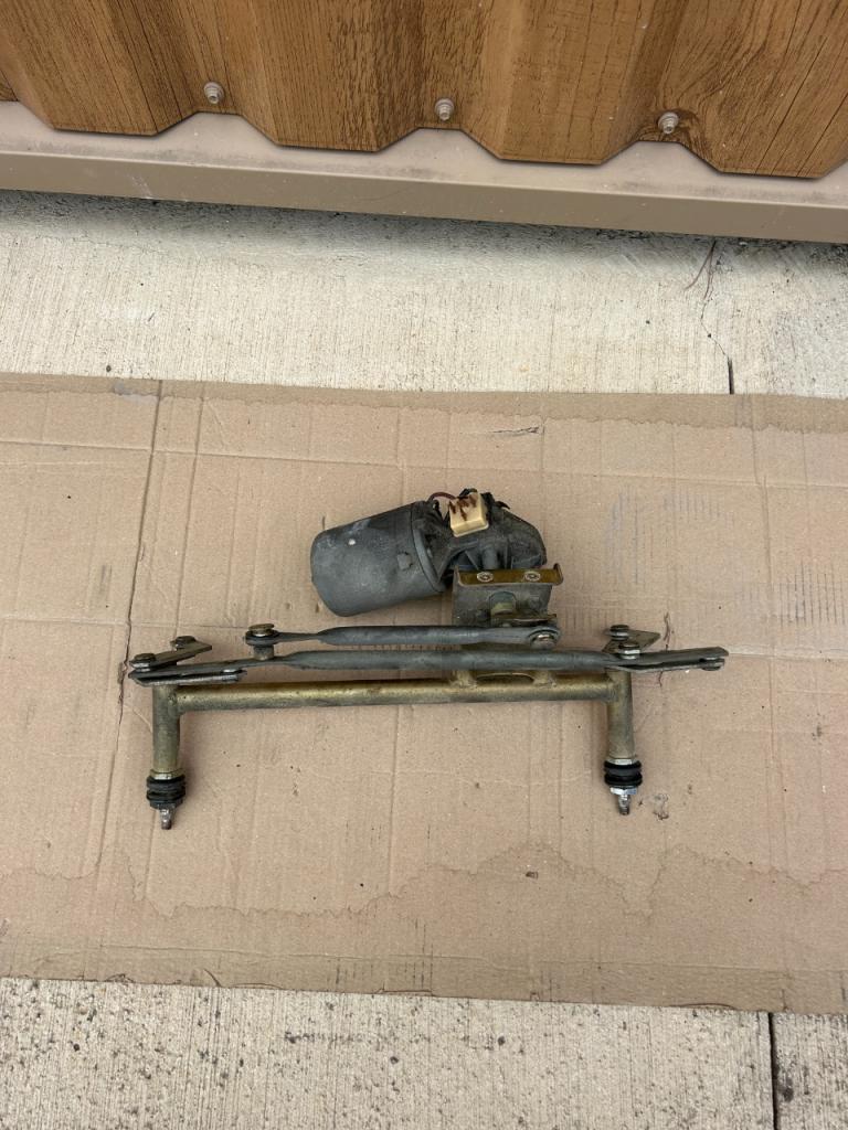 Moteur d'essuis glace Porsche 911 Série G 2.7 S LesAnciennes.com