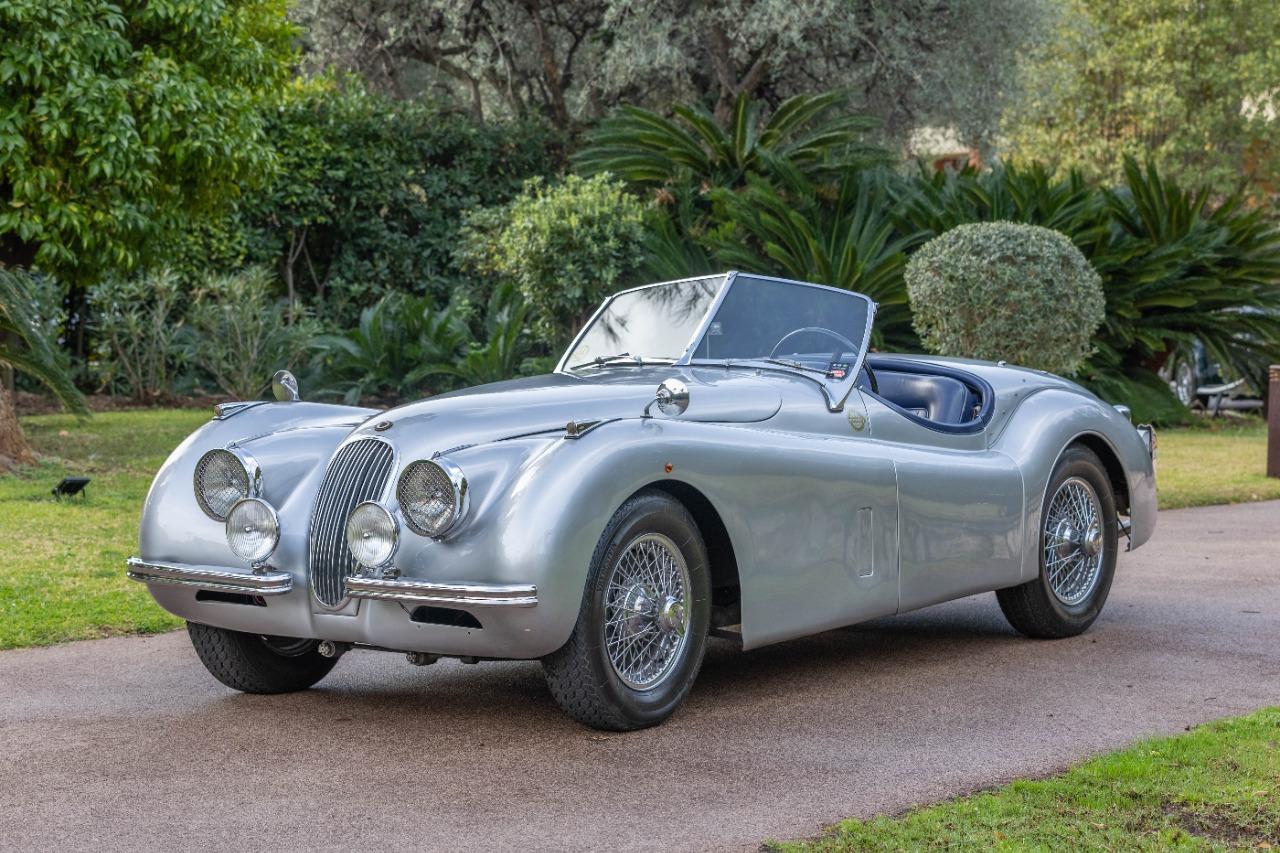 JAGUAR XK120 ROADSTER - 1952 LesAnciennes.com
