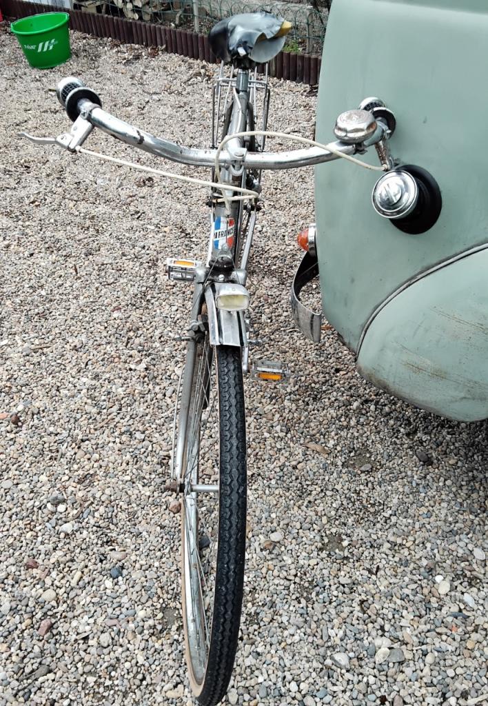 Ancien vélo "La France" LesAnciennes.com