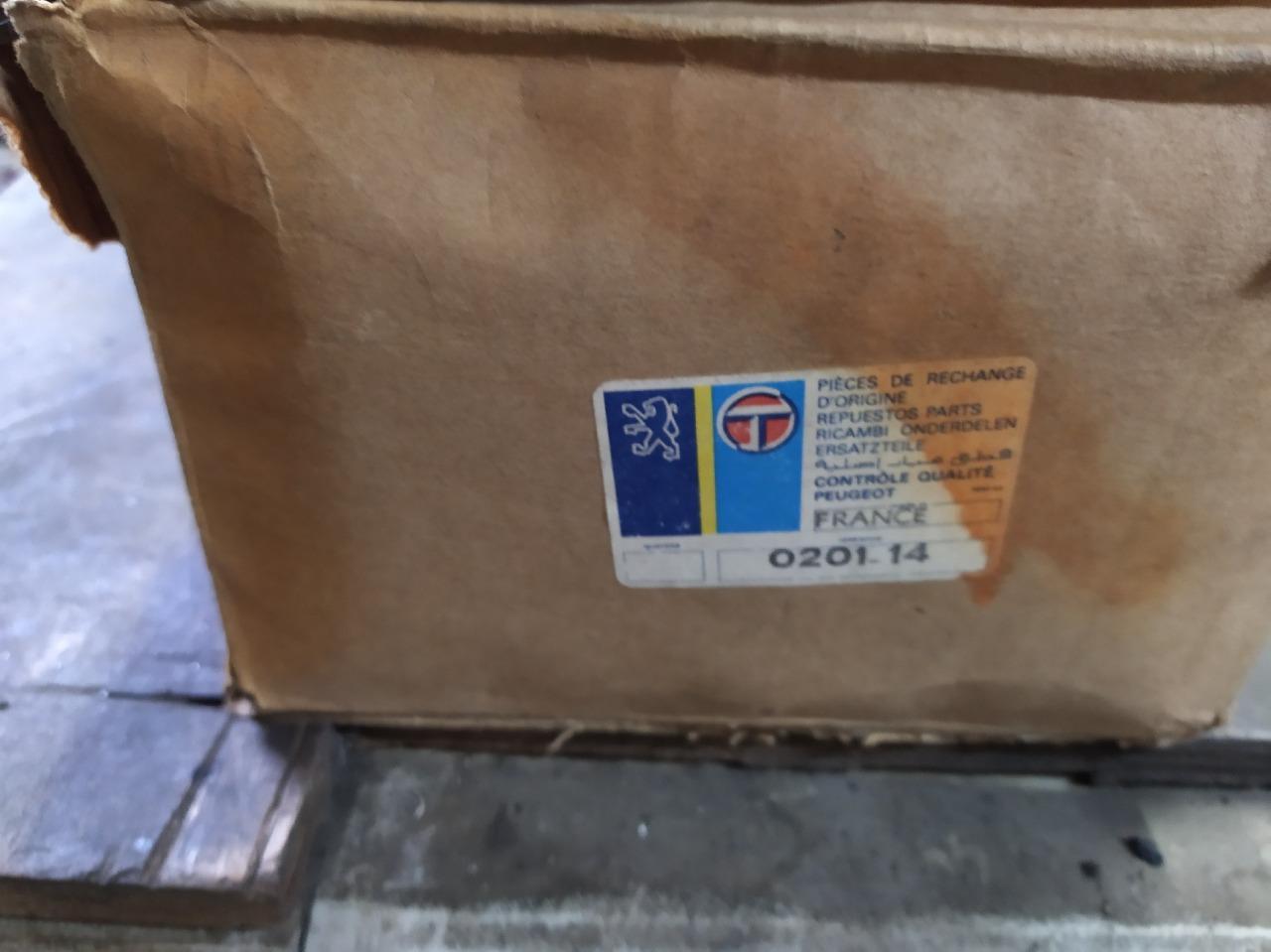 Culasse PEUGEOT 305 LesAnciennes.com