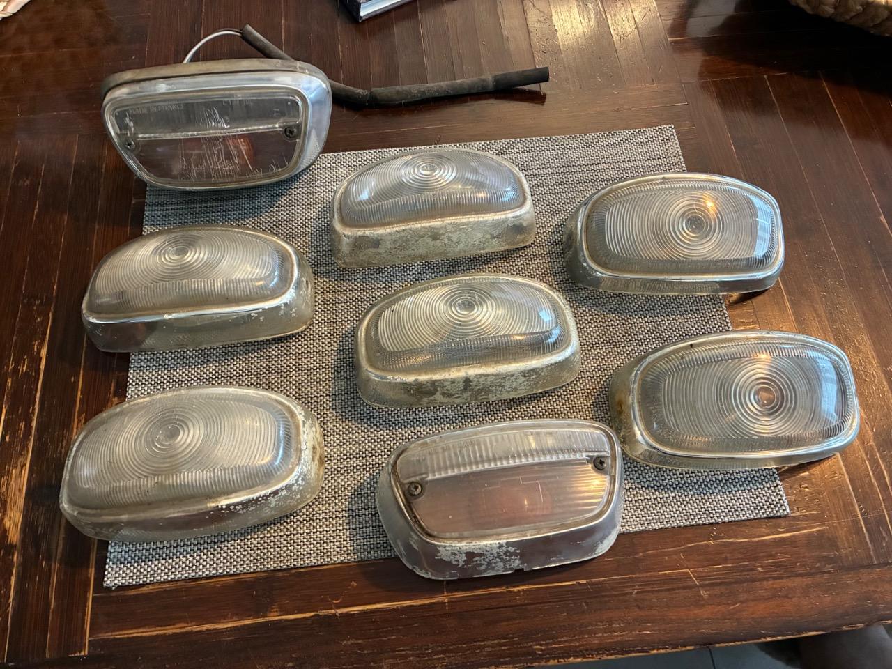 Cabochon feu clignotant PEUGEOT 404 LesAnciennes.com