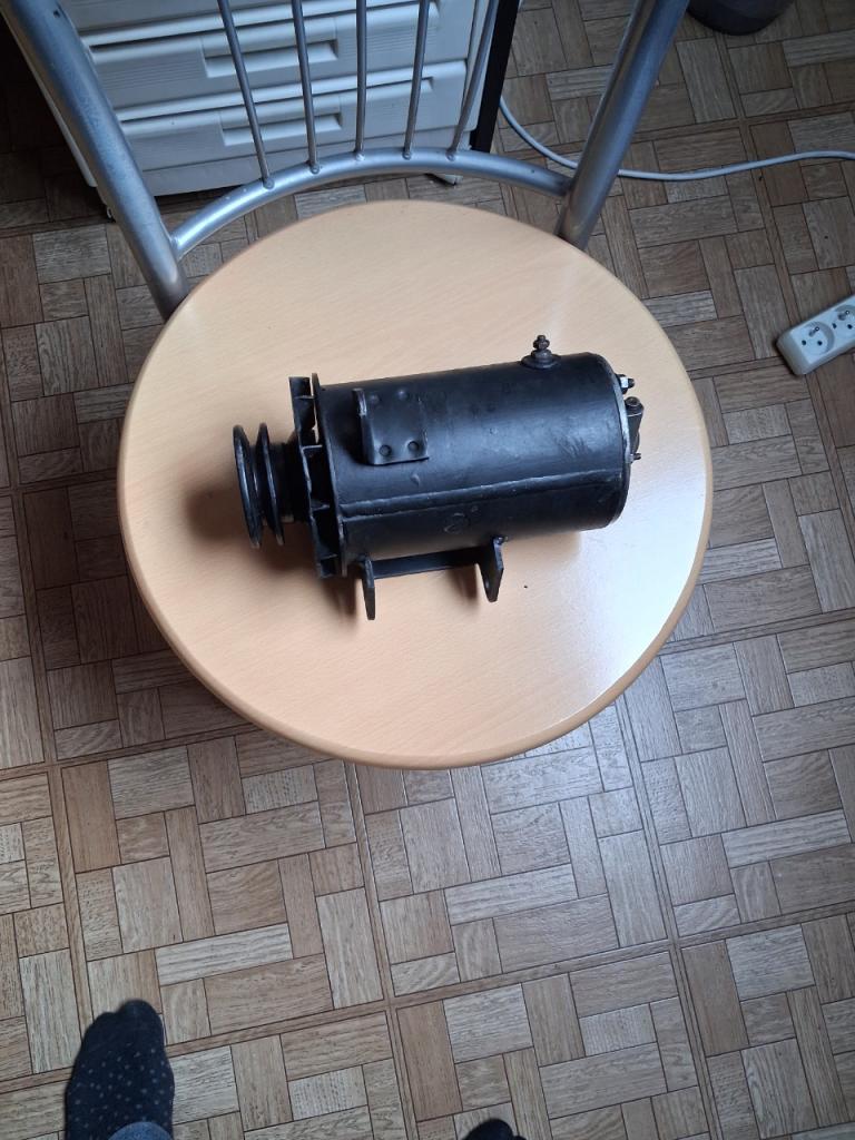 Dynamo RENAULT 4 (R4) LesAnciennes.com