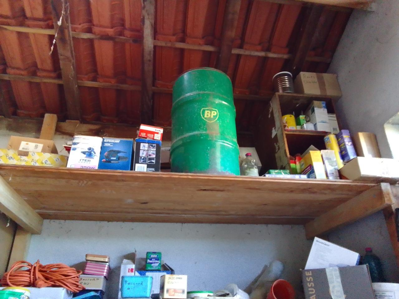 Ancien bidon d’huile vide LesAnciennes.com