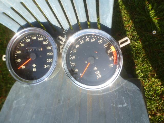 OPEL GT:Compteur 240 km/h +cpt-tours:VDO LesAnciennes.com