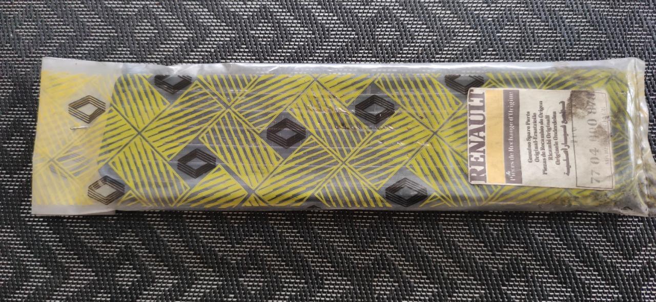 Grille de baie de pare brise RENAULT 18 (R18) LesAnciennes.com