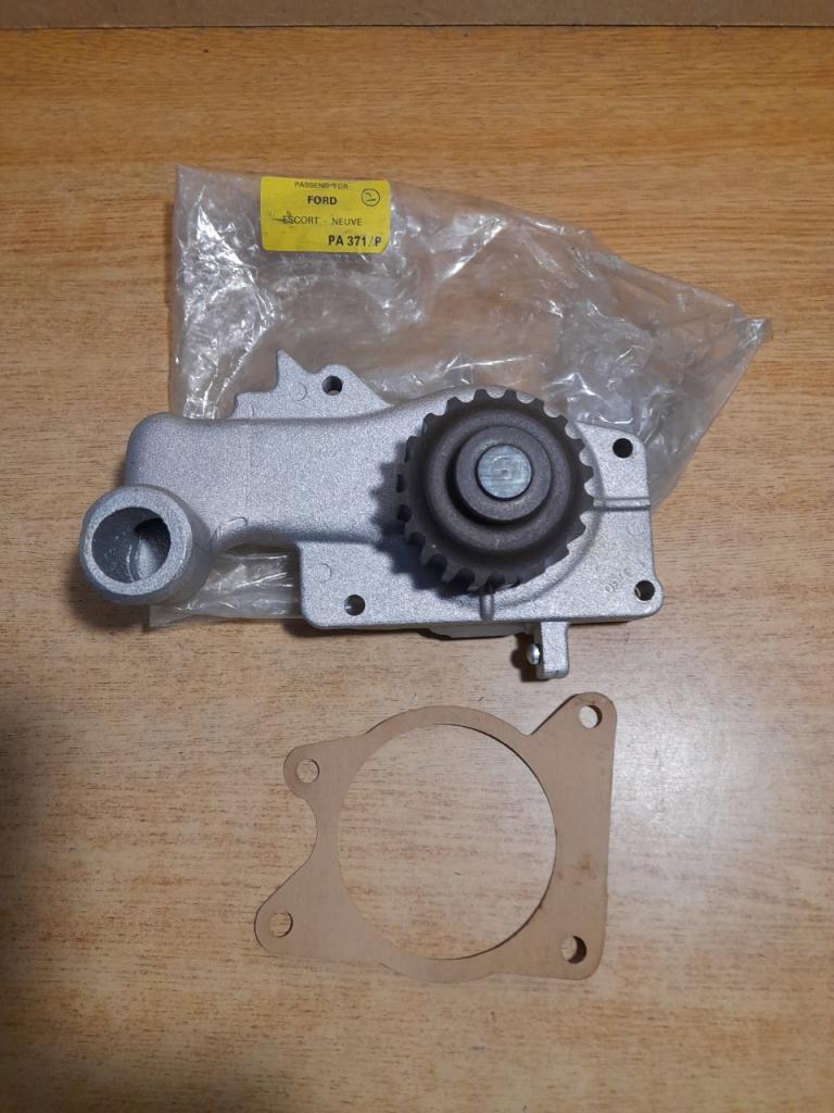 Pompe a eau Ford Escort PA371-P LesAnciennes.com